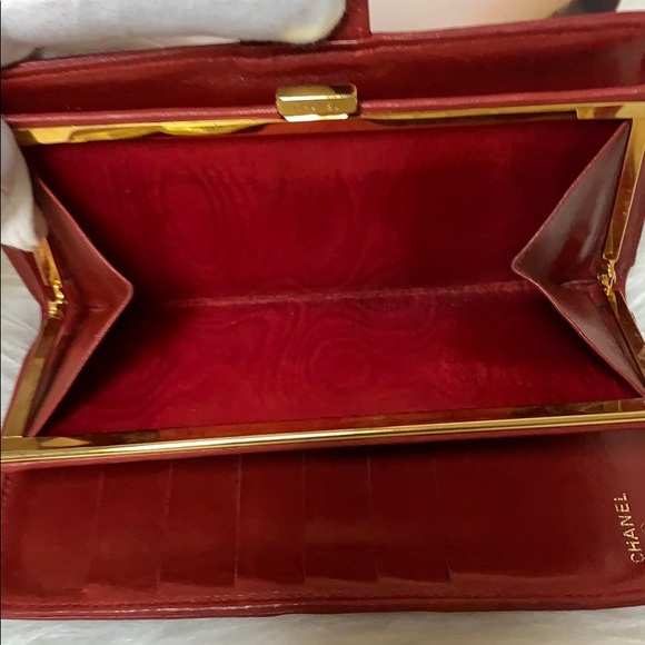 Chanel red bifold wallet with kiss lock coin purse - Picture 6 of 9